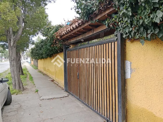 Casa En Venta De 5 Dorm. En La Florida
