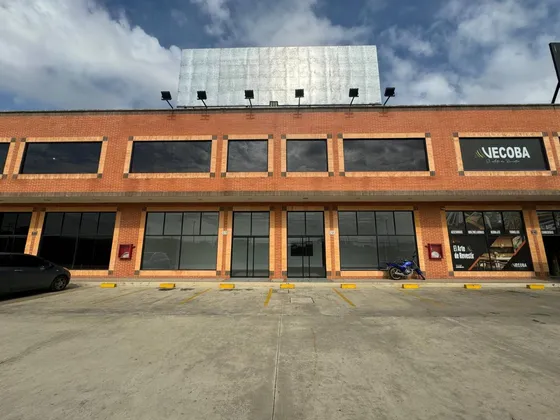 Re/max Activo Alquila Amplio Local  En La Zona Industrial Castillito San Diego  Cod. 280362