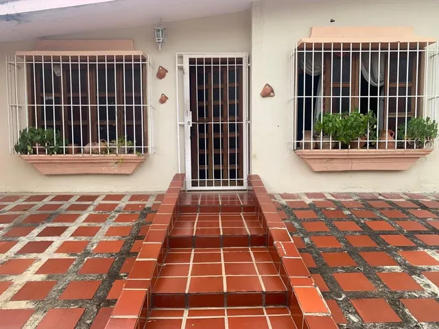 Ligia Guardia Vende Casa En Urb. Moro I I, San Diego. Plc-1122