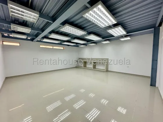 Jhanoski R. Amplio Galpon En Alquiler Zona Industrial Ii Barquisimeto Jrh