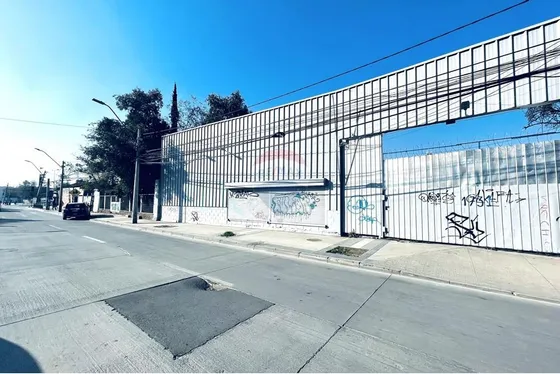 Propiedad Comercial. Inmejorable Ubicacion.