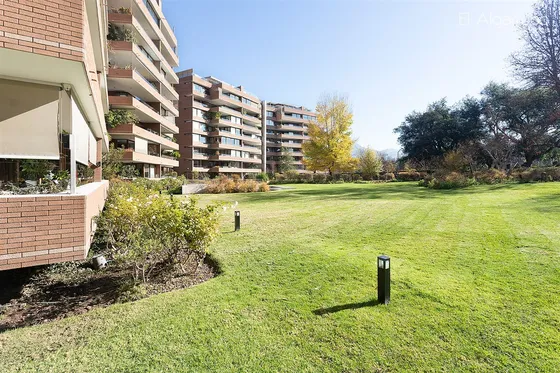 Departamento En Venta De 2 Dorm. En Lo Barnechea