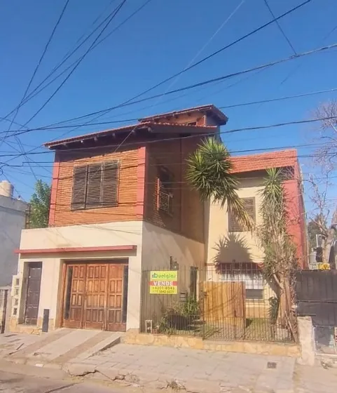 Oportunidad Casa Con Garage, Jardin Y Terraza, 3 Ambientes En Sarandi Apto Credito