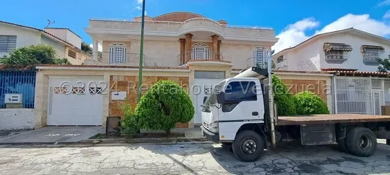 Yb Se Vende Bella Casa En Colinas De Vista Alegre  #24-15303