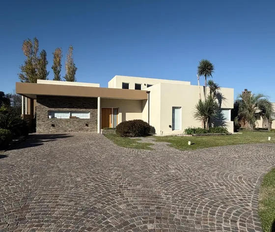 Casa En Venta En El Nacional Con Vista Al Golf.