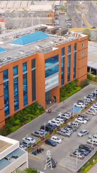 El Faro Bienes Raíces Te Ofrece Una Oficina Impecable Y A Estrenar En El Exclusivo Centro Comercial Empresarial Atlántico En La Ciudad De Lechería, Lista Para Ser Personalizada A Su Gusto!