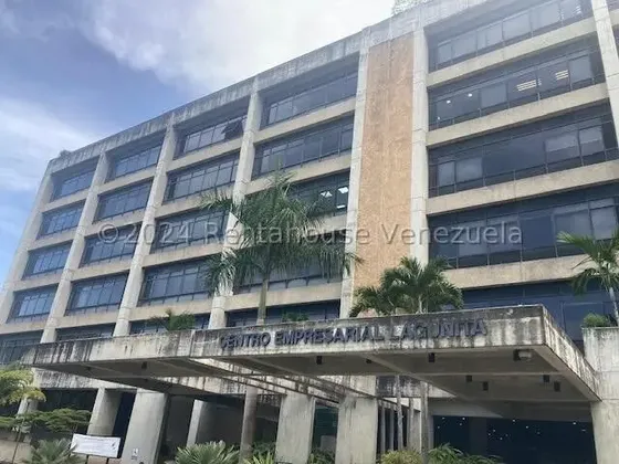 Vendo Espaciosa Oficina En Exclusivo Centro Empresarial La Lagunita.!!! El Mejor Precio X Mt2 En El Mercado. Negociable.!!!