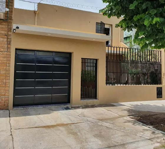 Casa En Venta - 3 Dormitorios 4 Baños - 280mts2 - Villa Lugano