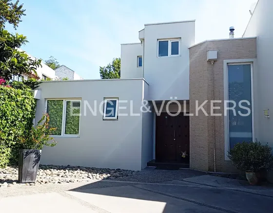 Exclusiva Casa Mediterránea Con Piscina En Jardín Del Mar