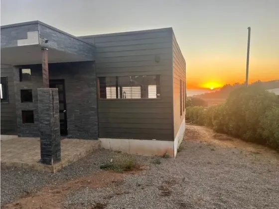 Comoda Casa En Punta De Piedra