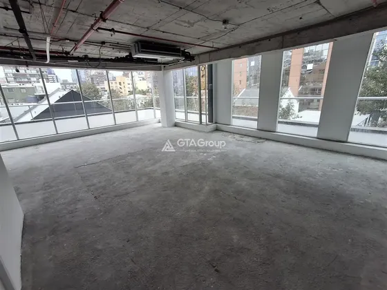 Arriendo Oficina 213 M2. Exclusivo Edificio Providencia
