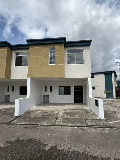 Venta Casa Obra Gris Urbanizacion Valle Arriba Con Financiamiento Rn 