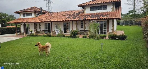 Se Vende Hermoso Chalet Campestre - Norte Armenia - Via Pereira