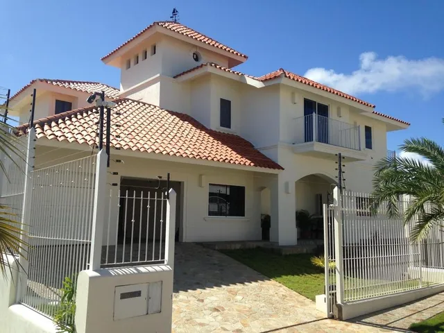Casa En Venta En Paraíso I - Pampatar Ic-00102