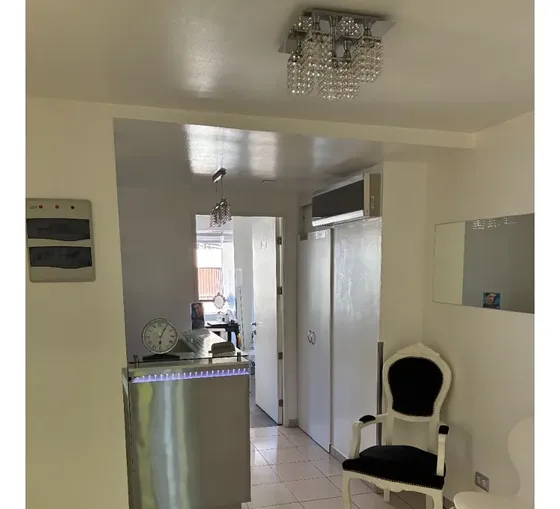 Lujosa Consulta Completamente Remodelada Y Equipada
