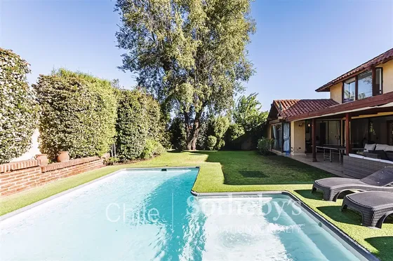 Casa En Venta De 5 Dorm. En Lo Barnechea
