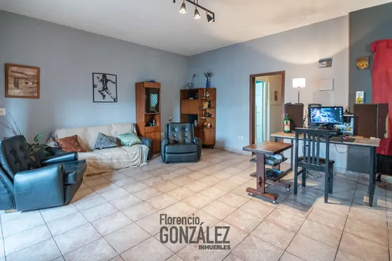 Venta De Casa 4 Amb Con Patio Y Cochera En Ciudadela 