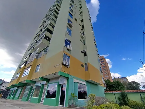 Amplio Apartamento En Av. Bolívar Norte Residencias San Miguel