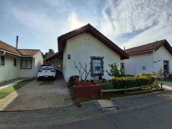 Casa En Venta De 4 Dorm. En Limache