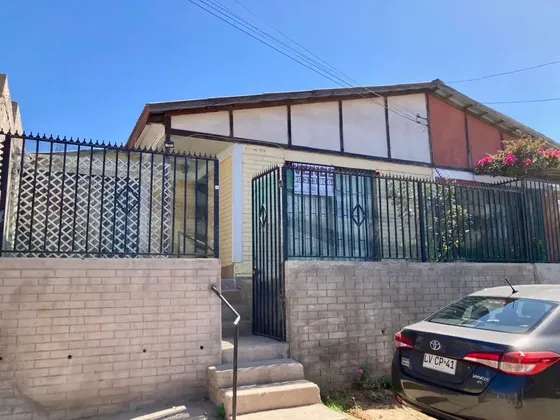 Casa Ampliada En Pasaje Tranquilo En Villa Jardines De Alica
