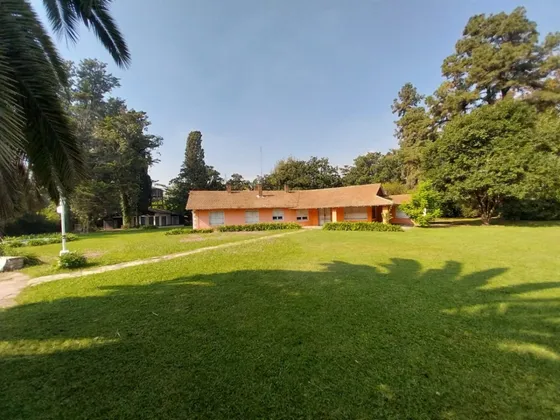 Venta Casa Quinta Sobre 5.449 M2 - Ideal Inversores (loteo-ph) / Instituciones Trujui - Moreno