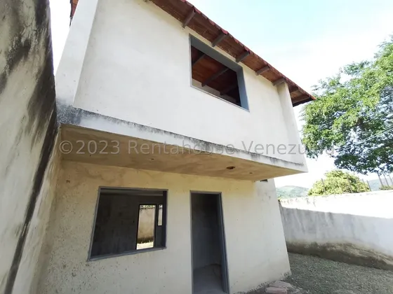 Townhouse En Venta En Prados De Cafetal Turmero Aragua 24-10516 Irrr