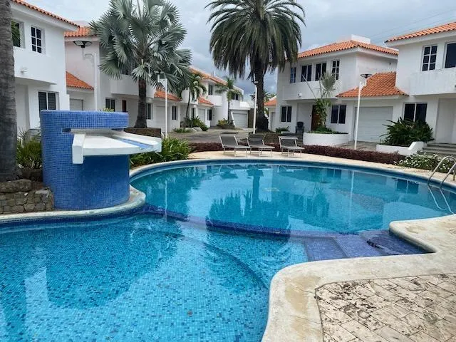 T. H. Ubicado En Conjunto Residencial Casablanca, Urbz Playa El Angel Ic-00517