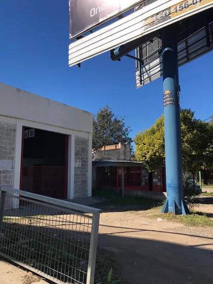 Galpón En Av La Voz Del Interior 750m2 De Terreno. Cub. 500m2