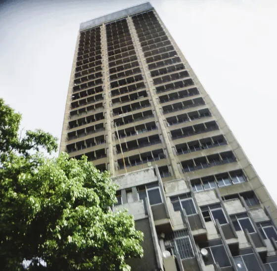 El Espacio Perfecto Para Tu Negocio!!  Local Comercial En Torre Corporativa, Cuenta Con 161m2, Plaza Venezuela.