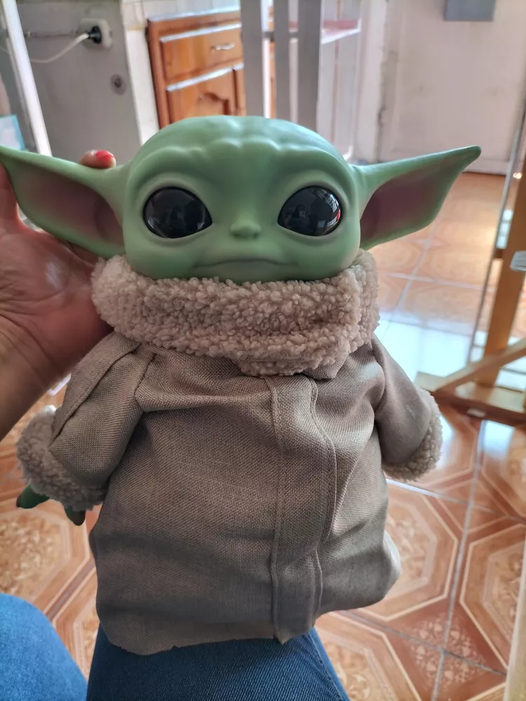 Peluche Mattel de Baby Yoda con uno de sus mejores precios en   México: una de las estrella de 'The Mandalorian' con gran descuento