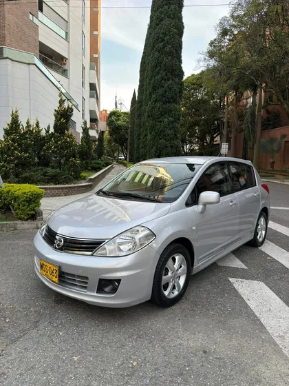 Nissan Tiida Hb 1.8 Emotion