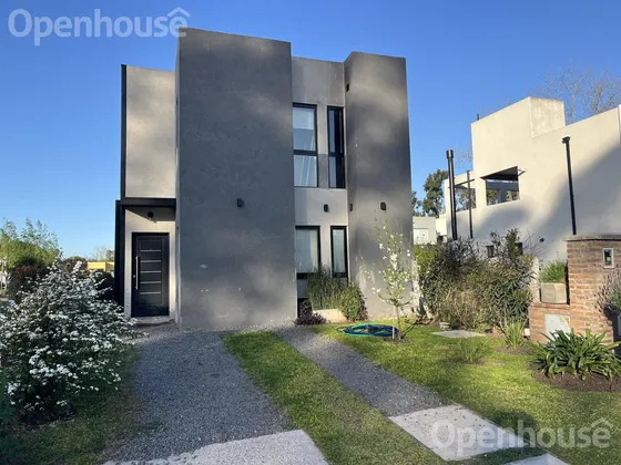Venta-excelente Casa Con Piscina  Barrio La Josefina