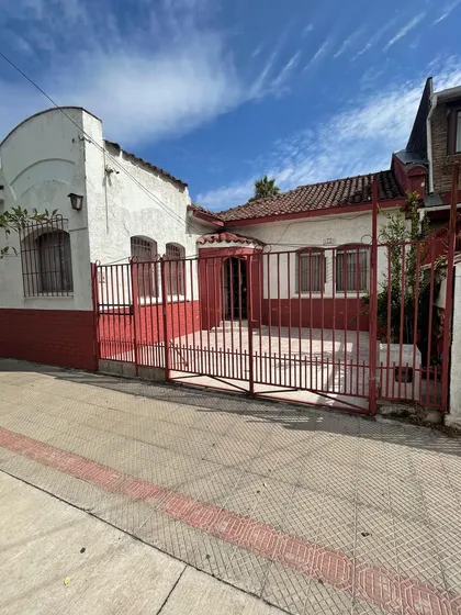 Av. Independencia /amplia Casa Para Remodelar Con Piscina