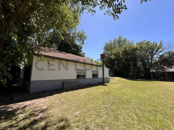 Casa En Venta 4 Ambientes En Mariano Acosta Con Pileta, Quincho Y Parrilla