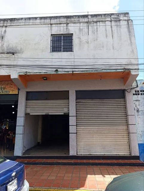 En Alquiler Amplio Local Comercial En La Avenida Bolívar Entre Avenida Miranda Y Calle Monagas, Anaco Estado Anzoátegui. 