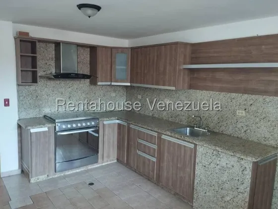 Se Vende Casa Quinta En Urb Prebo Ii De 4 Hab, 3 Baños, 3 Puestos, Cocina Remodelada, Tanque 24mil Lts, Ubicada Estratégicamente En Una Calle Cerrada Con Vigilancia Privada