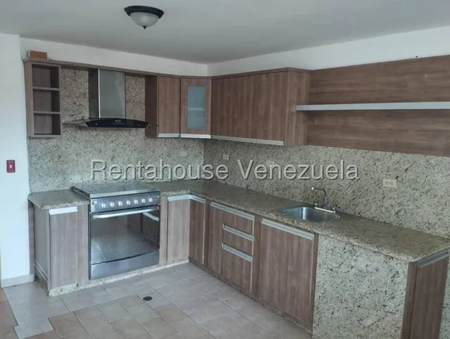 Se Vende Casa Quinta En Urb Prebo Ii De 4 Hab, 3 Baños, 3 Puestos, Cocina Remodelada, Tanque 24mil Lts, Ubicada Estratégicamente En Una Calle Cerrada Con Vigilancia Privada