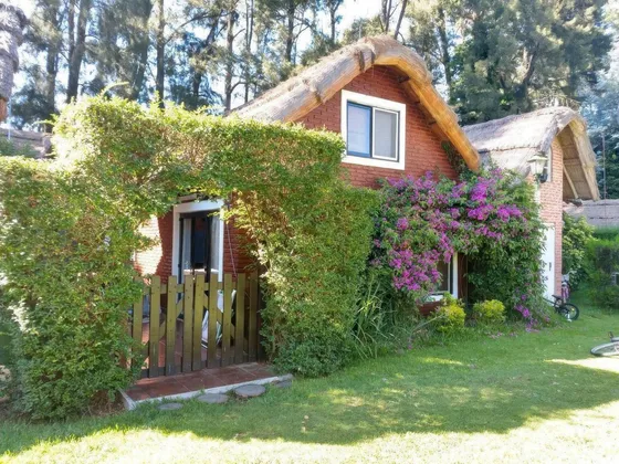 Casa En Venta - 2 Dormitorios 1 Baño - 100mts2 - Loma Verde