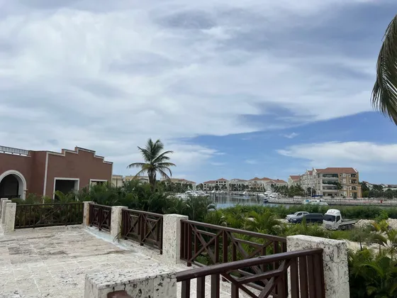 Apartamento En Venta En Cap Cana, Punta Cana, 80m2, 1 Hab. 1 Parqueo, Comunidad Exclusiva Con Campo De Golf, Playa, Seguridad, Cerca Del Aeropuerto, Entorno Multicultural, Invierte.