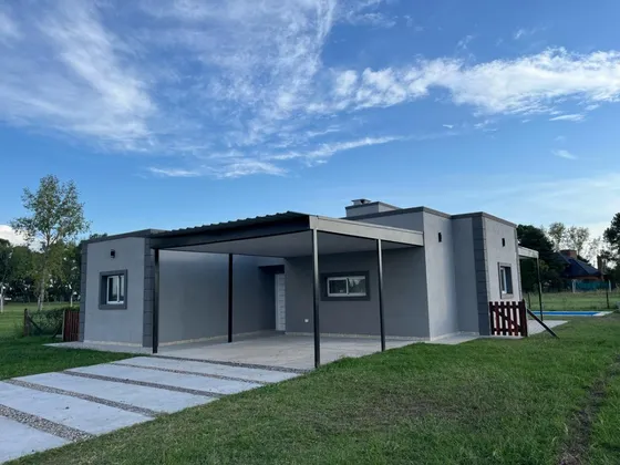 Casa Con Pileta  A Estrenar  Excelente Precio Y Calidad De Construccion