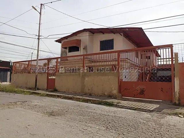 Rosa Rodríguez Vende Casa En Zona Oeste, Barquisimeto 23-33687