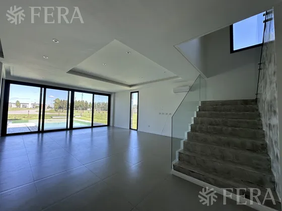 Casa En Construcción 5 Ambientes En Greenville - Hudson