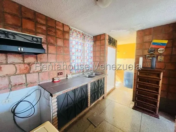 Erika Armeya Vende,  Apartamento En La Urbanizacion La Mora De Cabudare. Flex: 25-19237