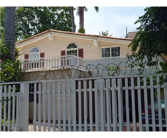 Solo Para Cliente Directo. Alquilo Comodo Y Amplio Anexo En Prados Del Este, Al Sureste De Caracas. Amoblado Y Equipado.