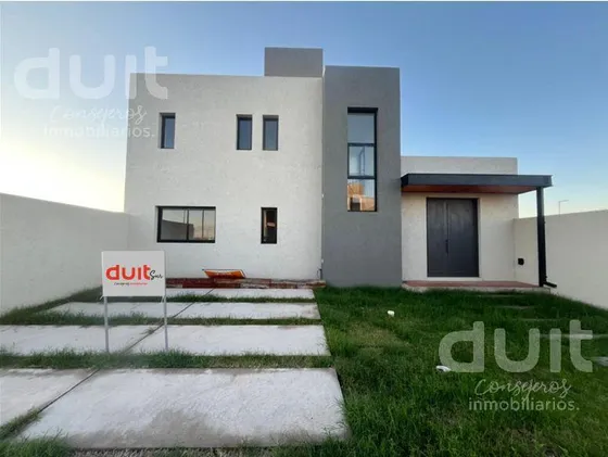 Casa Lista Para Vivir De Tres Dor, Uno En Pb, Rincones De Manantiales.