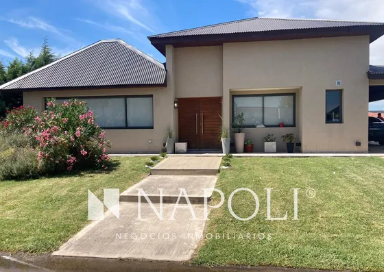 Venta De Casa 5 Ambientes  En El Rebenque, Canning. 