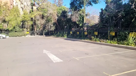 Estacionamiento En Superficie Para Autos, Conserje 24/7