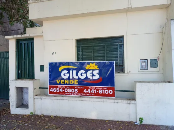 Venta  Lote De 8.66x25m²  En Ramos Mejía - C/casa A Refaccionar