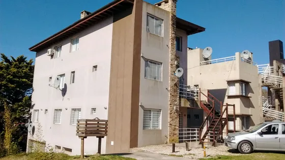 Confortable Duplex De 3 Ambientes Con Cochera A 2 Cuadras Del Mar , Con Balcon Al Frente Con Parrilla  En Mar De Ostende Vende Dueño Directo