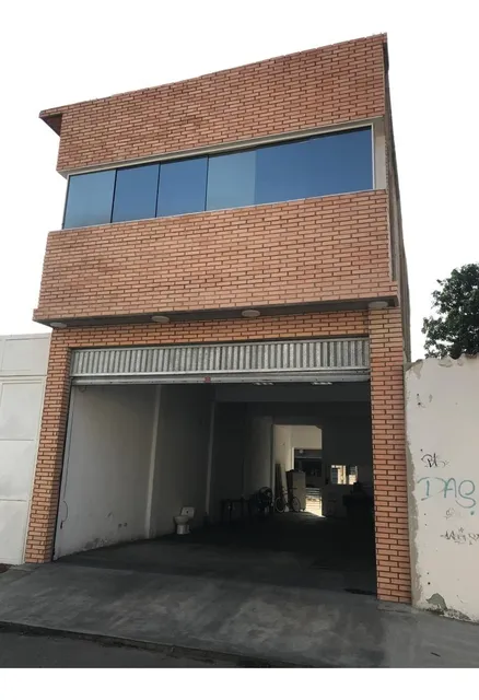 Venta Loca Con Terreno, Deposito , Taller ,  Ubicado En Pleno Centro De Maracay Ubicado En La Calle Libertad Estado Aragua   022js